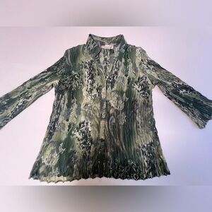 EK DESIGNS SIZE M GORGEOUS PATTERNED SHADES OF GREENS/GRAY 3/4 SLEEVE BUTTON UP